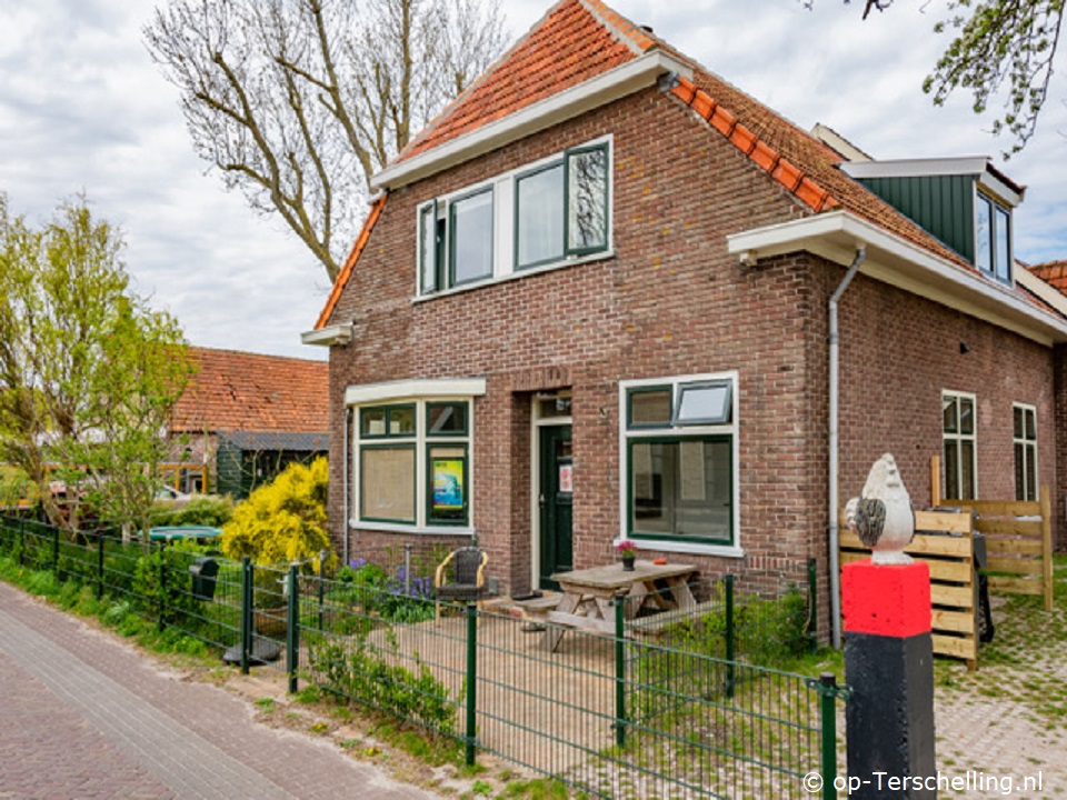 Eerste Leg, Kip of Eiland, Tijdens schoolvakantie naar Terschelling