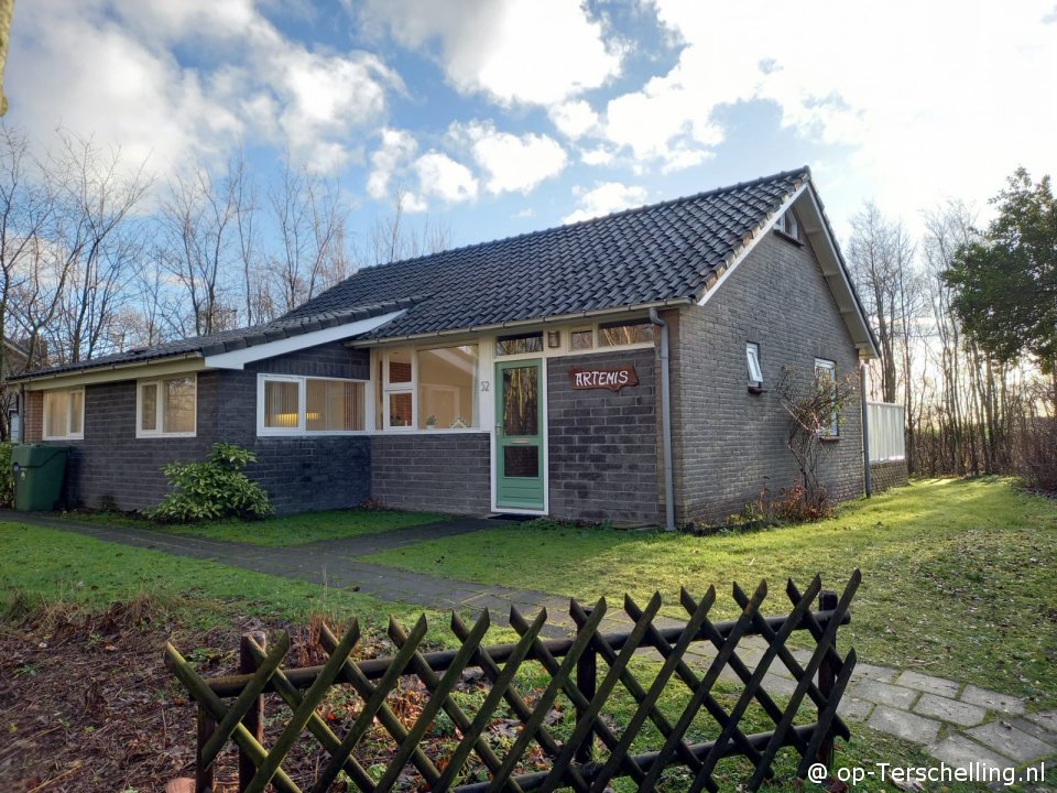 Artemis, Bungalow op Terschelling