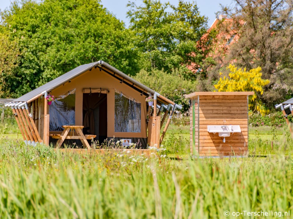 Safaritenten op camping Overalwat, Kamperen op Terschelling